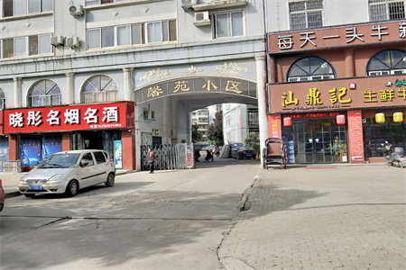 天虹花园一楼3室2厅1卫67万108m2出售